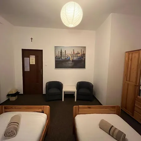 Dom Franciszkanski San Antonio אכסניה